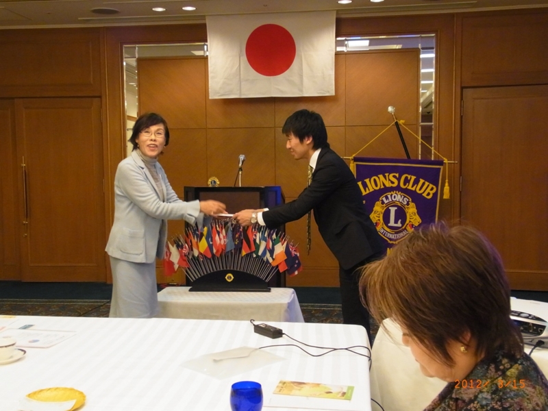 神戸のじぎくライオンズクラブ様より支援金を贈呈いただきました。